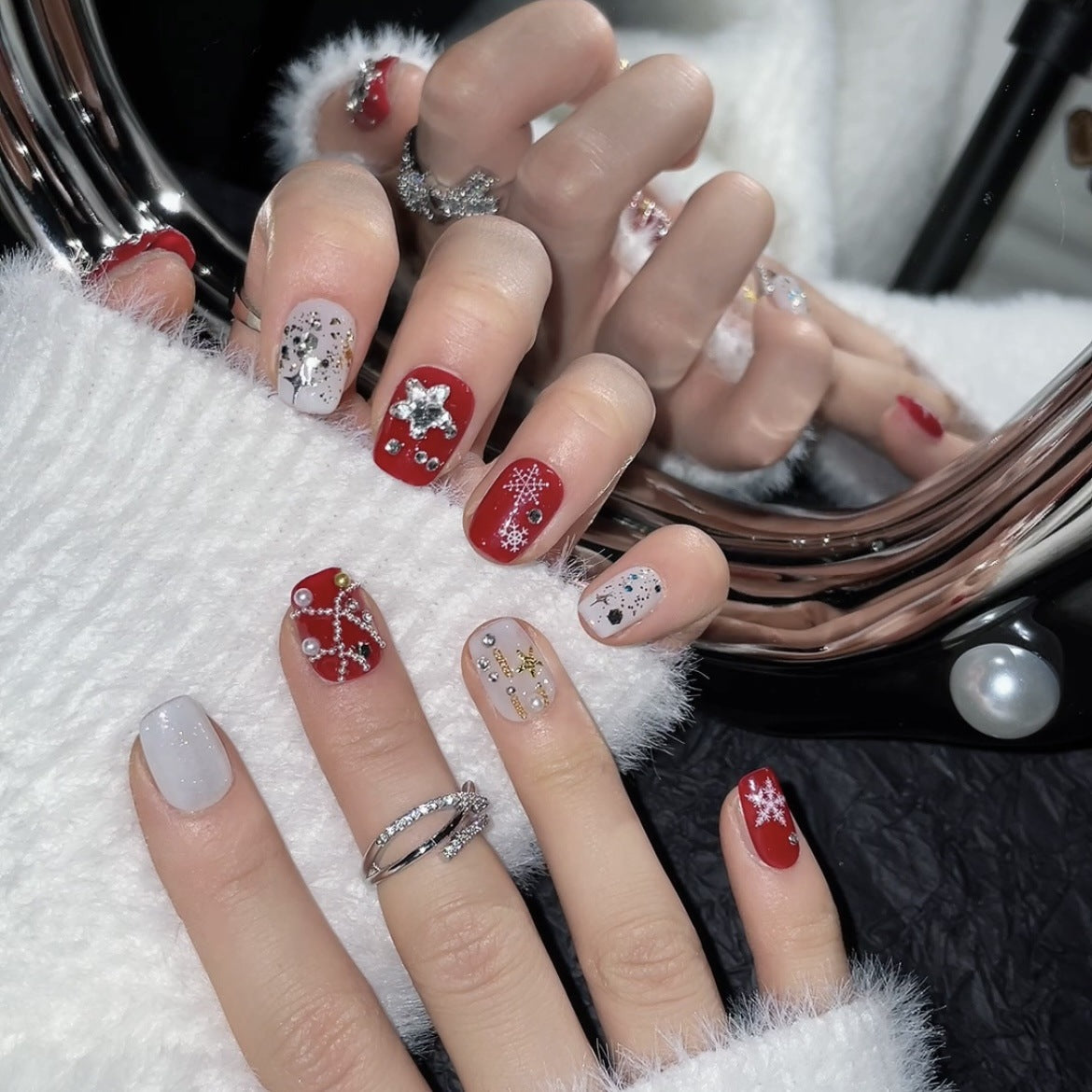 Red and White Christmas Press‑On Nails – Snowflake & Bow Design – Image 2