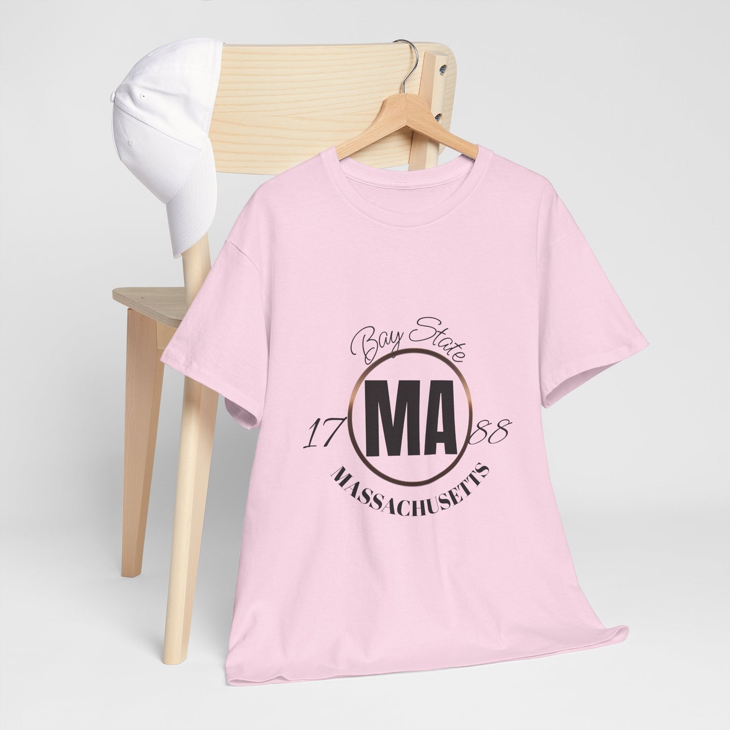 Unisex Heavy Cotton Tee with Massachusetts Design, Casual Wear, Gift for Him/Her, Travel Souvenir, Vintage Style
