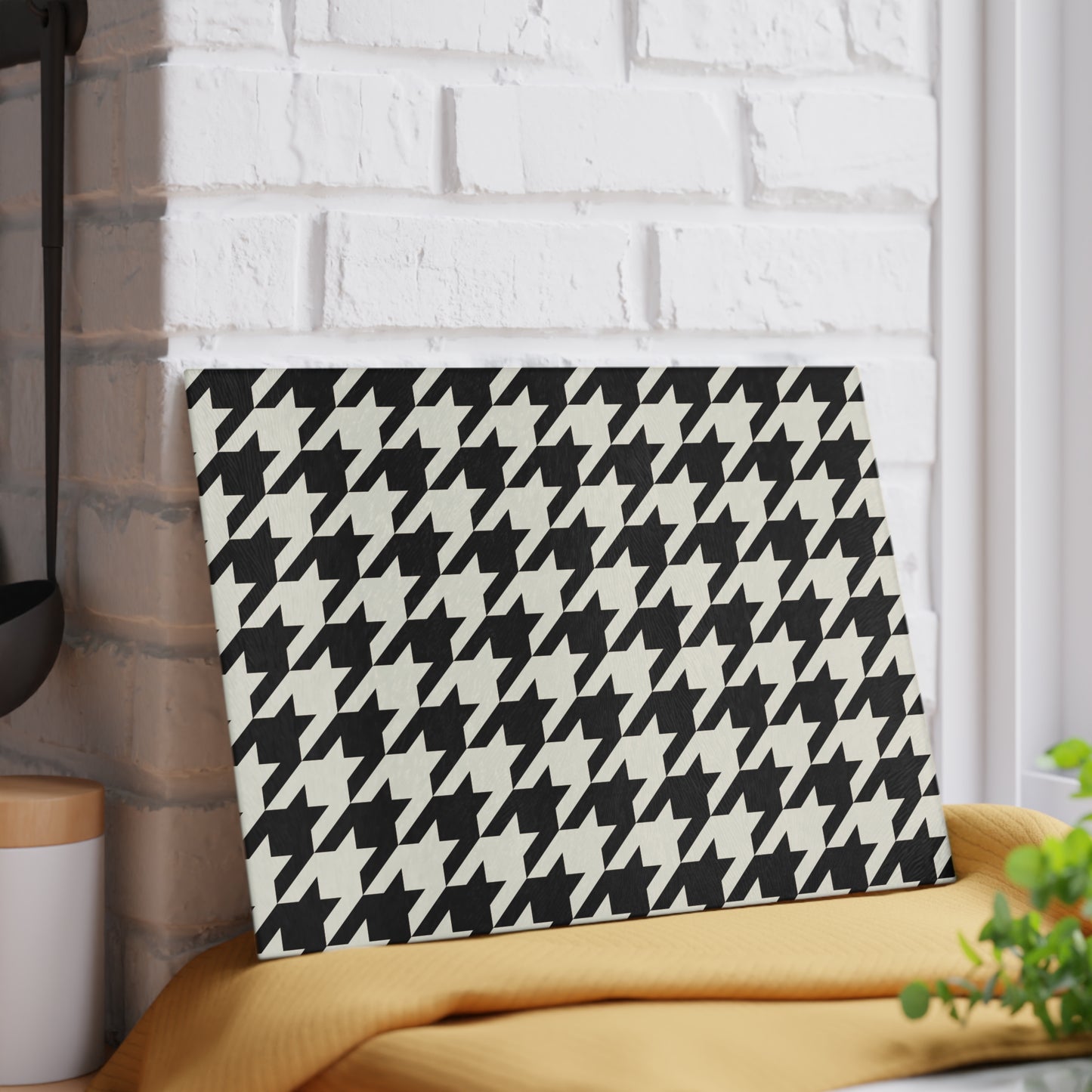 Chic Houndstooth Glass Cutting Board - Stylish Kitchen Decor, Unique Gift for Chefs, Wedding Present, Functional Serveware