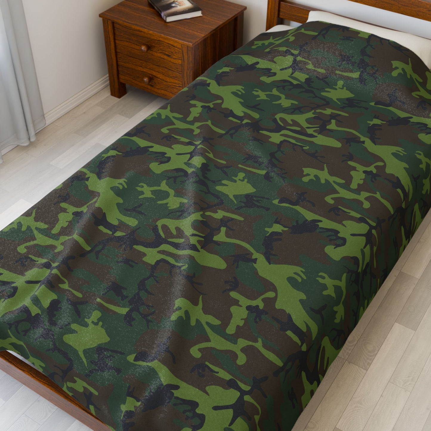 Cozy Camouflage Velveteen Plush Blanket | Soft Throw for Camping, Sofa, Home Decor, Gifts, Outdoor Events