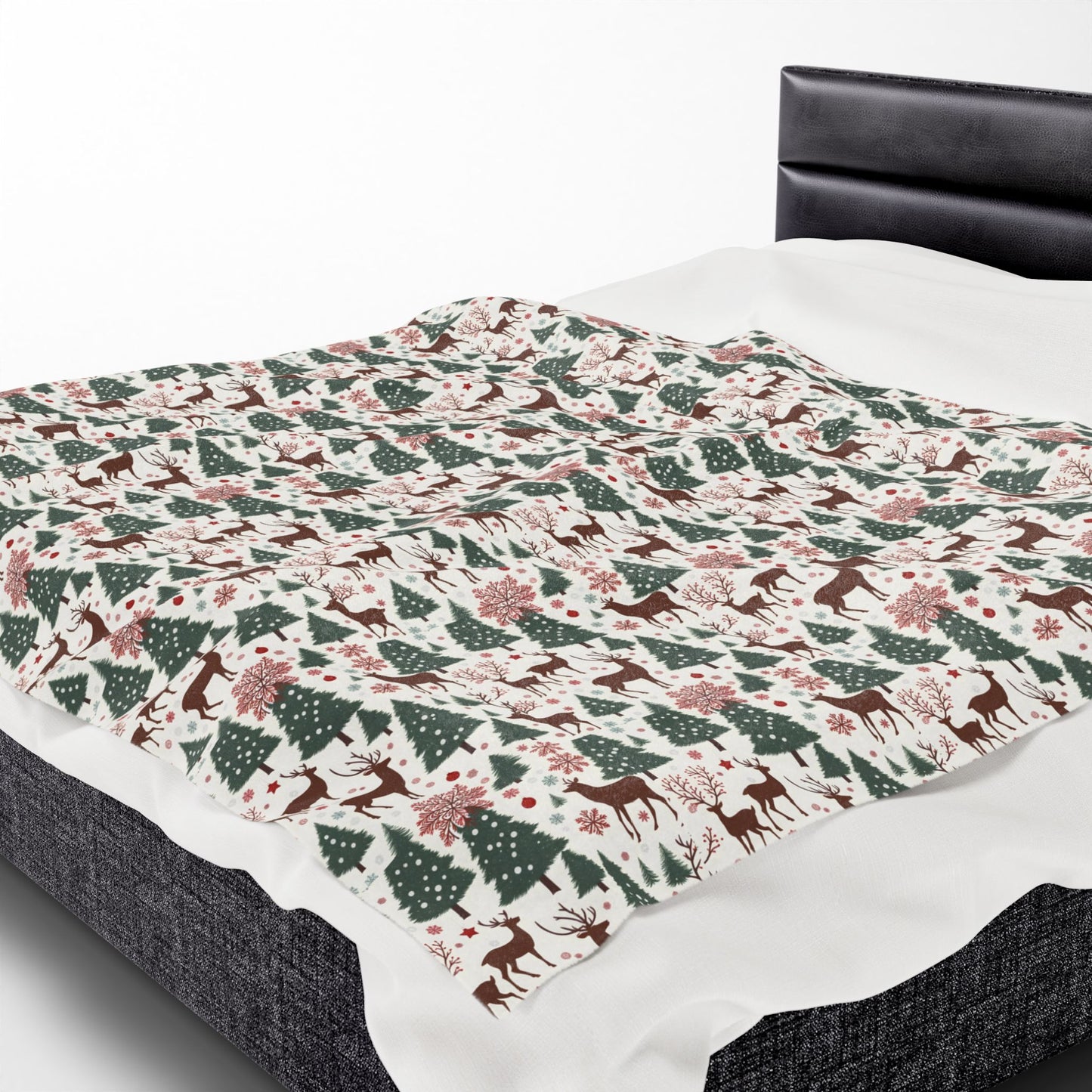 Christmas Reindeer & Pine Trees Velveteen Plush Blanket — Cozy Holiday Throw