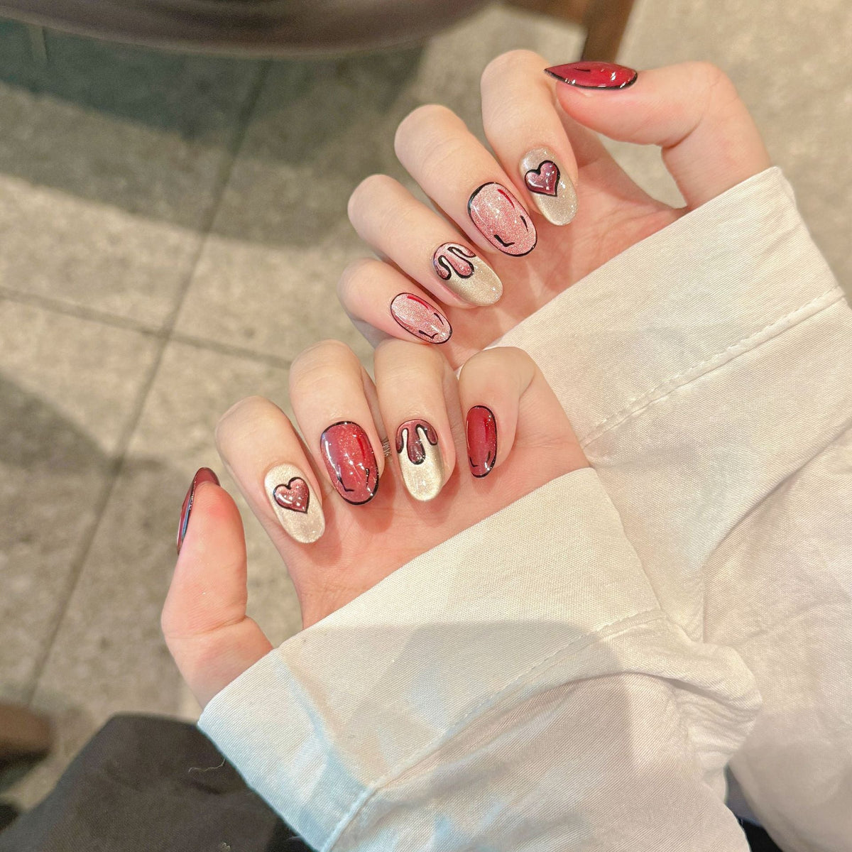 365nails: "Comic Heart" – 3D Hand-Painted Cartoon & Glitter Cat Eye Handmade Almond Nails – Image 3
