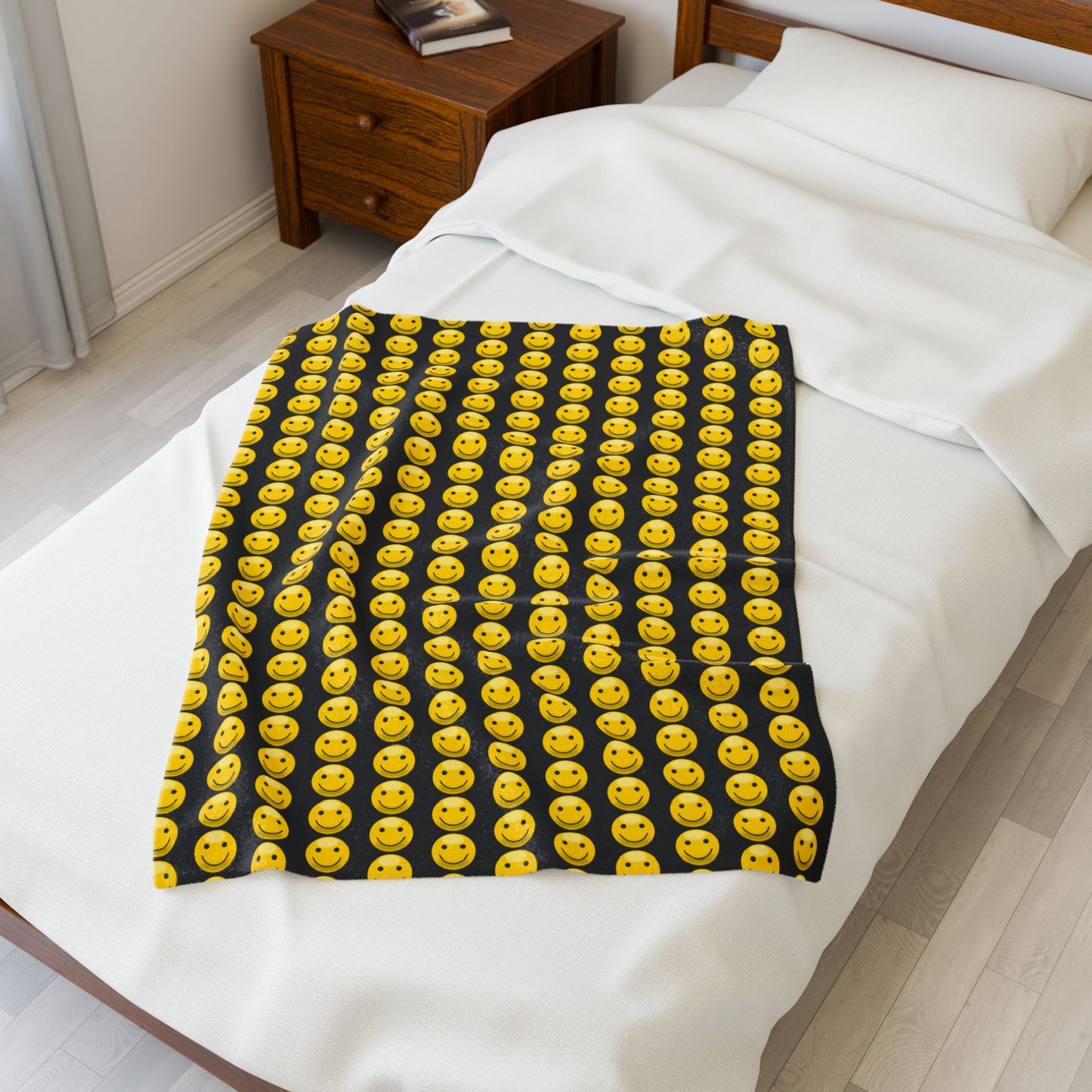 Smiley Face Velveteen Plush Blanket | Cozy Throw for Kids, Gift for Happiness, Home Decor, Soft Blanket for Couch, Smiley Decor