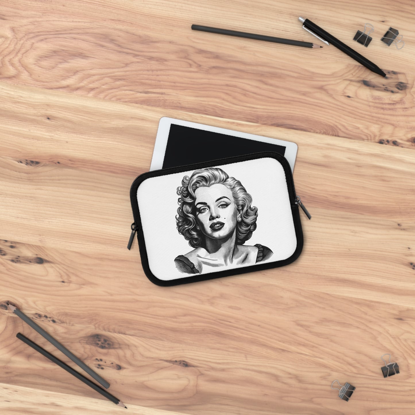 Marilyn Monroe Laptop Sleeve, Vintage Style Sleeve, Artistic Laptop Case, Gift for Her, Stylish Tech Accessory, Classic Design Bag