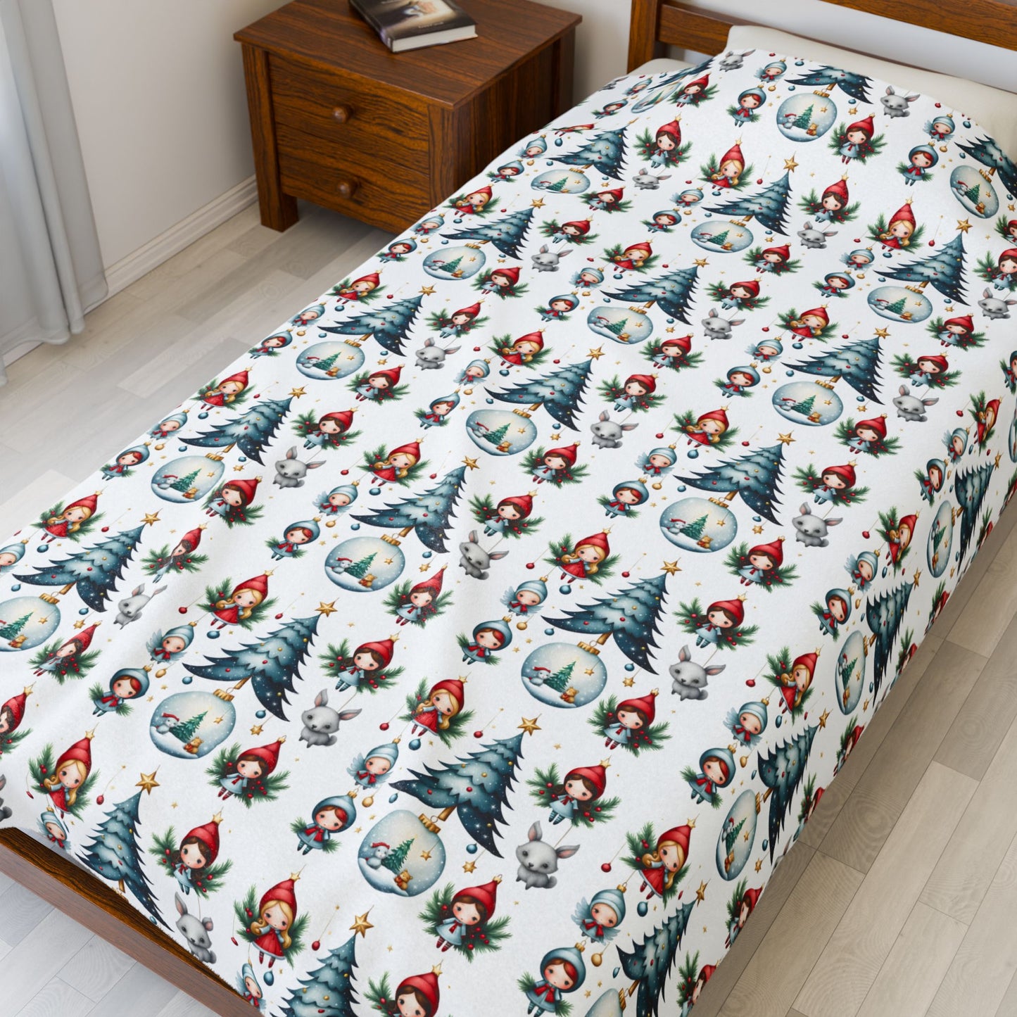 Christmas Gnome & Tree Velveteen Plush Blanket — Cozy Holiday Throw