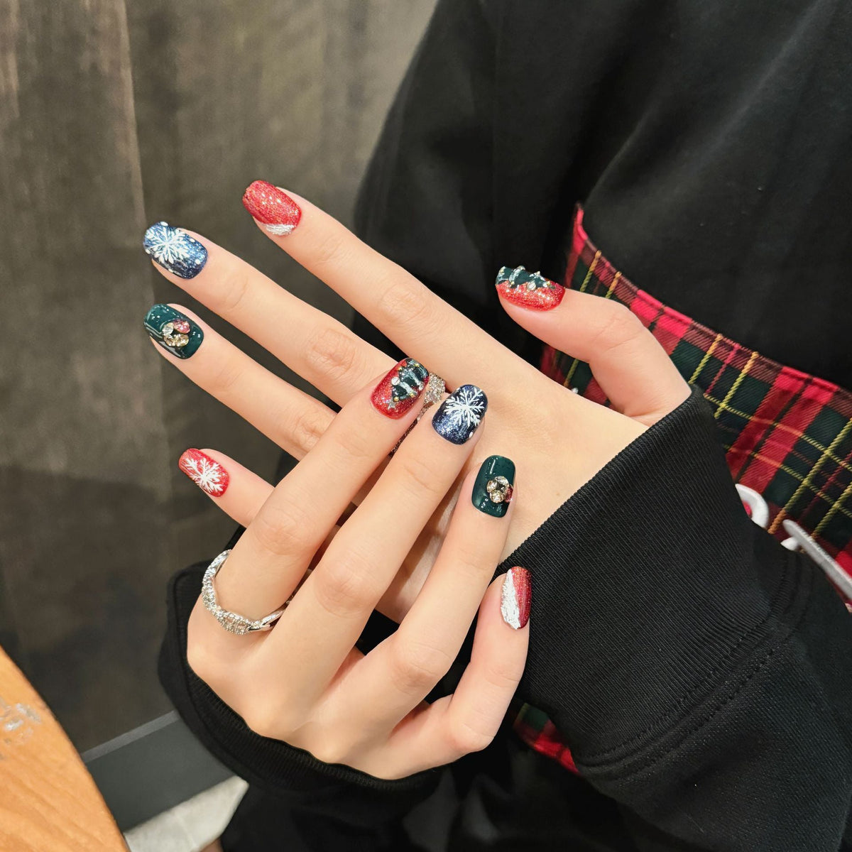 Christmas Tree & Snowflake Press‑On Nails – Red Green Glitter Design – Image 2