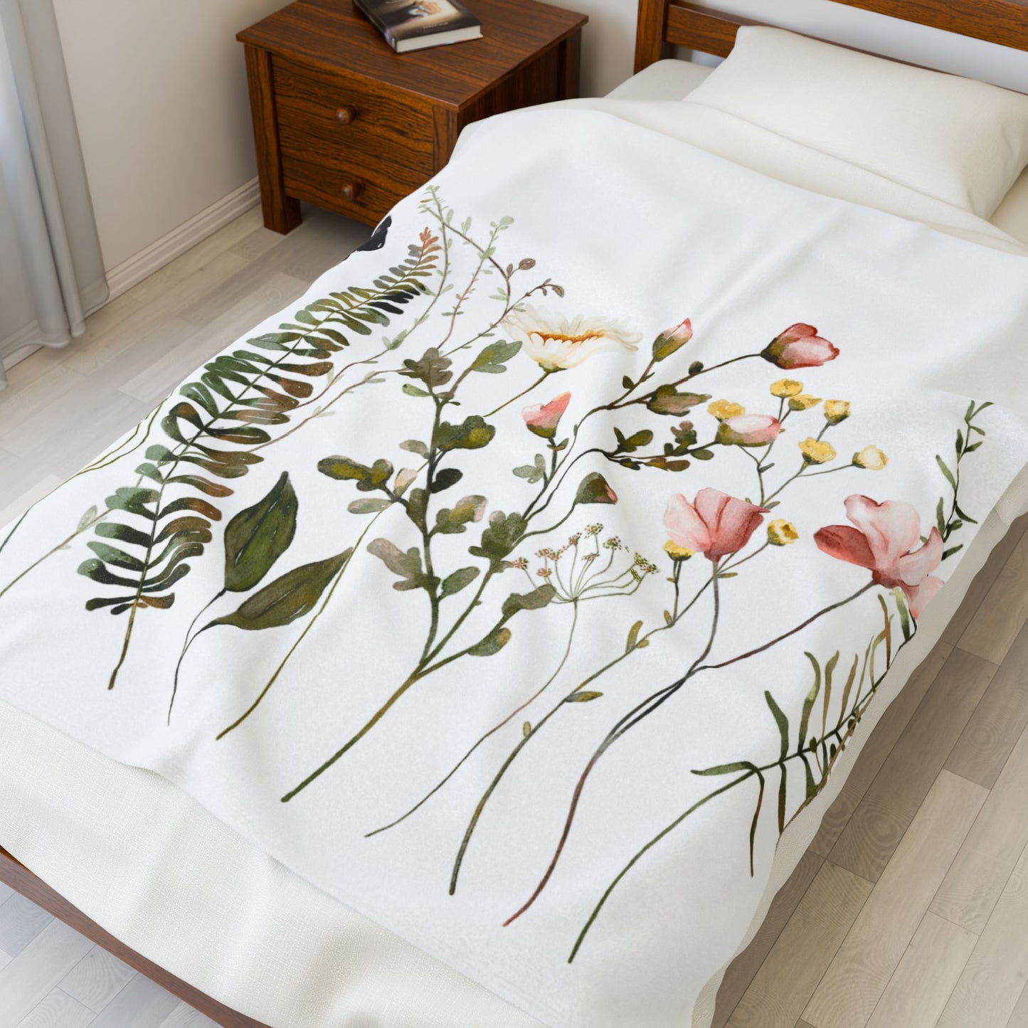 Floral Velveteen Blanket, Cozy Flower Throw, Soft Plush Blanket for Home Decor, Perfect Gift for Holidays, Nap Time Blanket