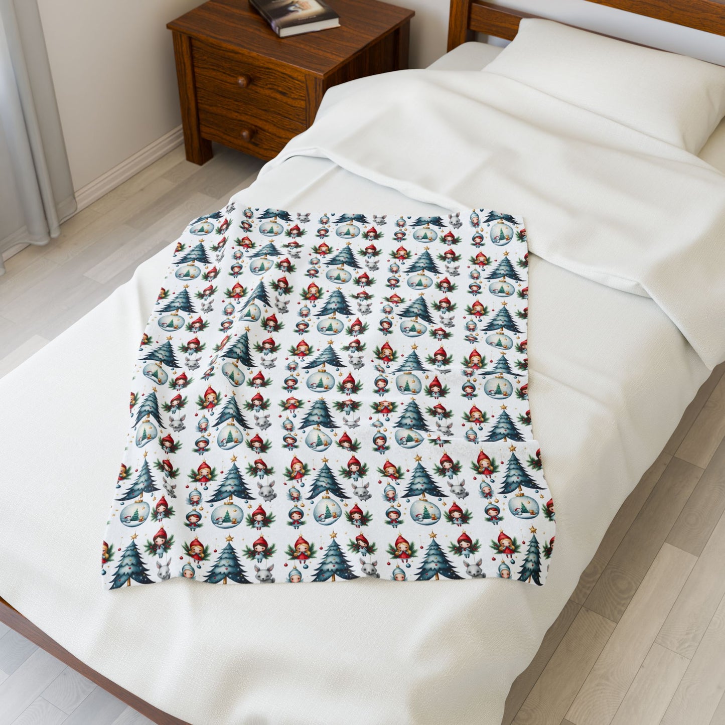 Christmas Gnome & Tree Velveteen Plush Blanket — Cozy Holiday Throw
