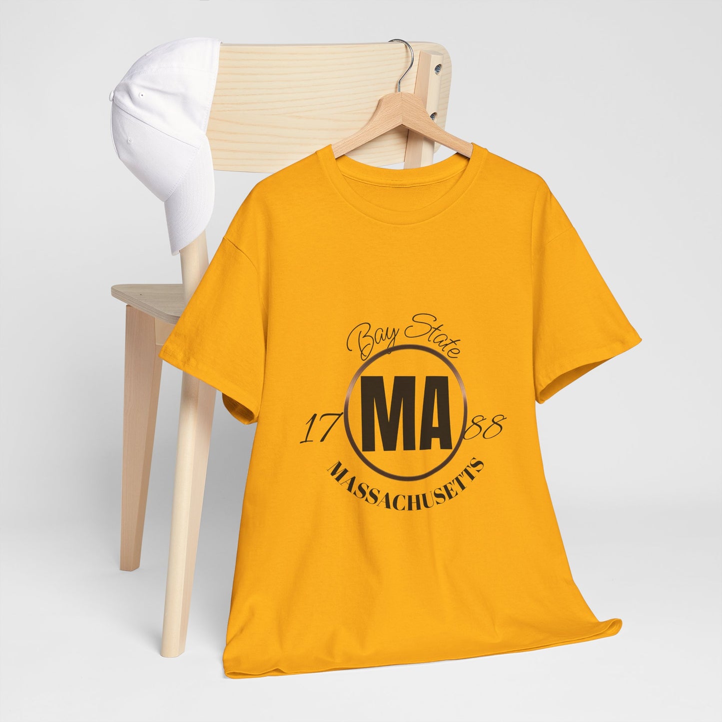 Unisex Heavy Cotton Tee with Massachusetts Design, Casual Wear, Gift for Him/Her, Travel Souvenir, Vintage Style
