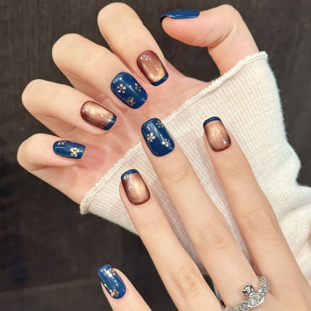 365nails: "Celestial Bloom" – Hand-Painted Floral & Metallic Handmade Short Square Nails – Image 3