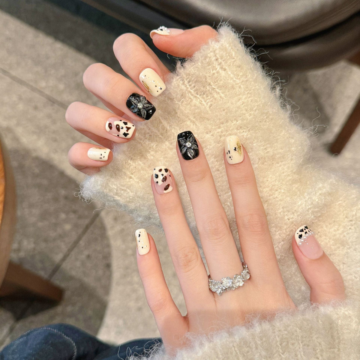 365nails: "Midnight Bloom" – 3D Floral & Leopard Print Handmade Short Square Nails – Image 3