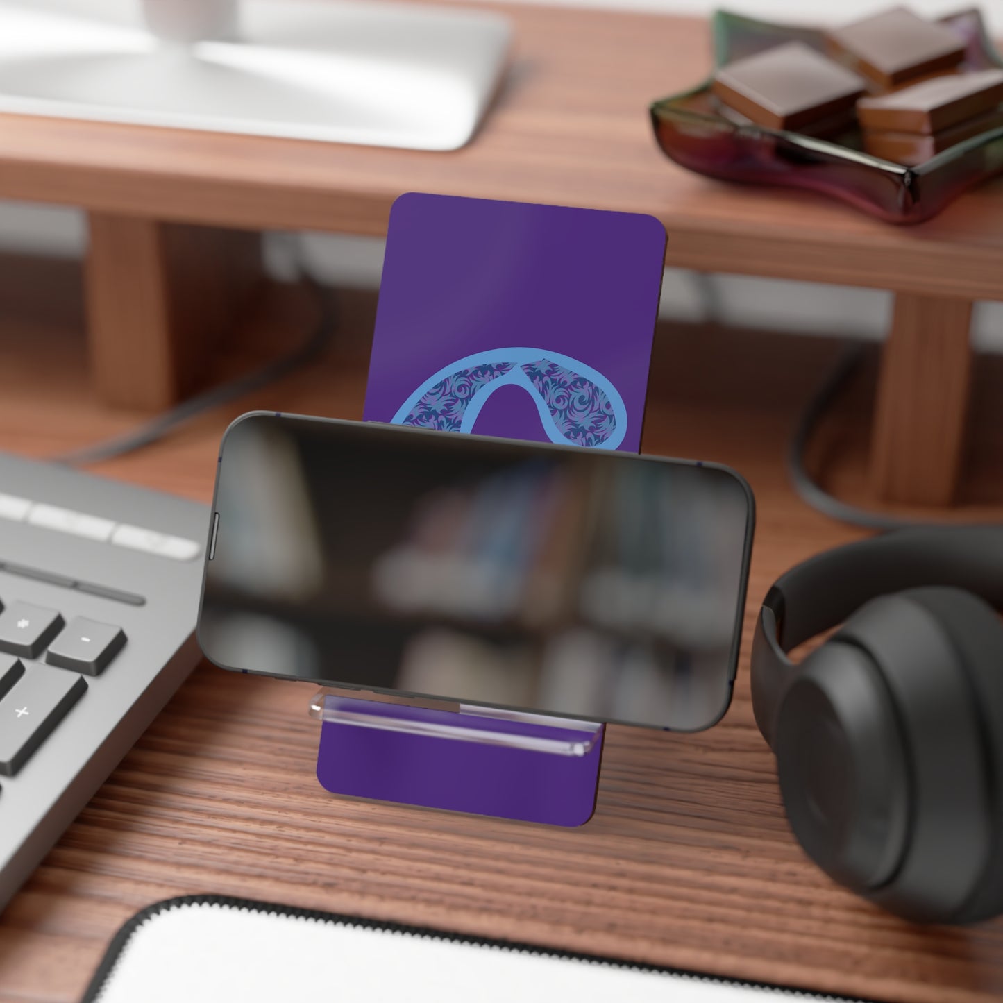 Chic Mobile Display Stand for Smartphones, Personalized Phone Holder, Modern Desk Accessory, Gift for Tech Lovers, Stylish Phone [...]