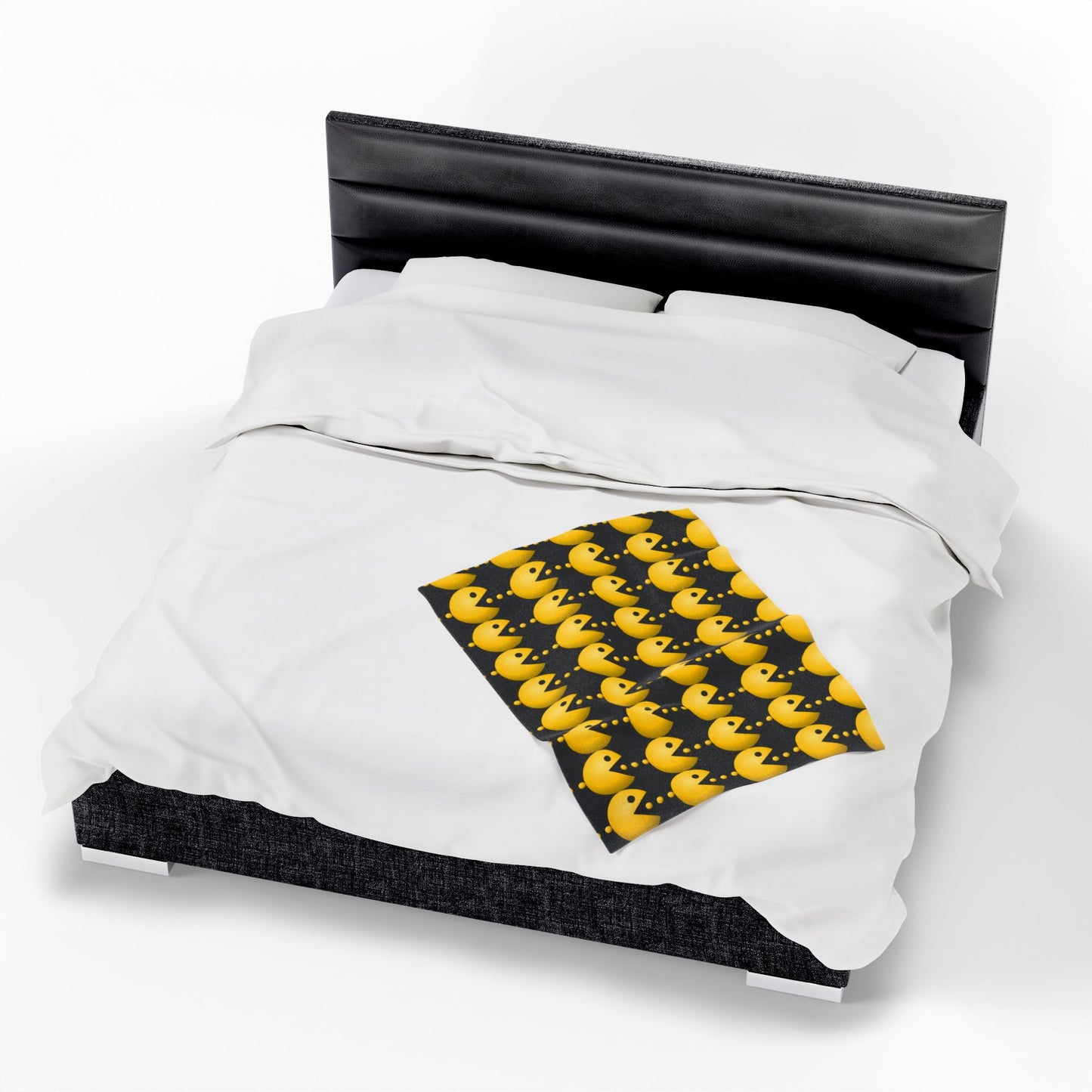 Pac-Man Velveteen Plush Blanket, Cozy Gaming Throw, Retro Style Decor, Gift for Gamers, Soft Fleece Blanket, Video Game Room Accessory
