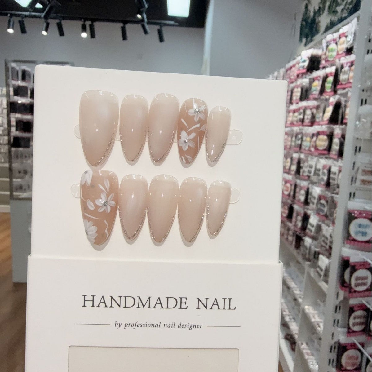 365nails: "Whispering Bloom" – 3D Floral Handmade Almond Nails – Image 2