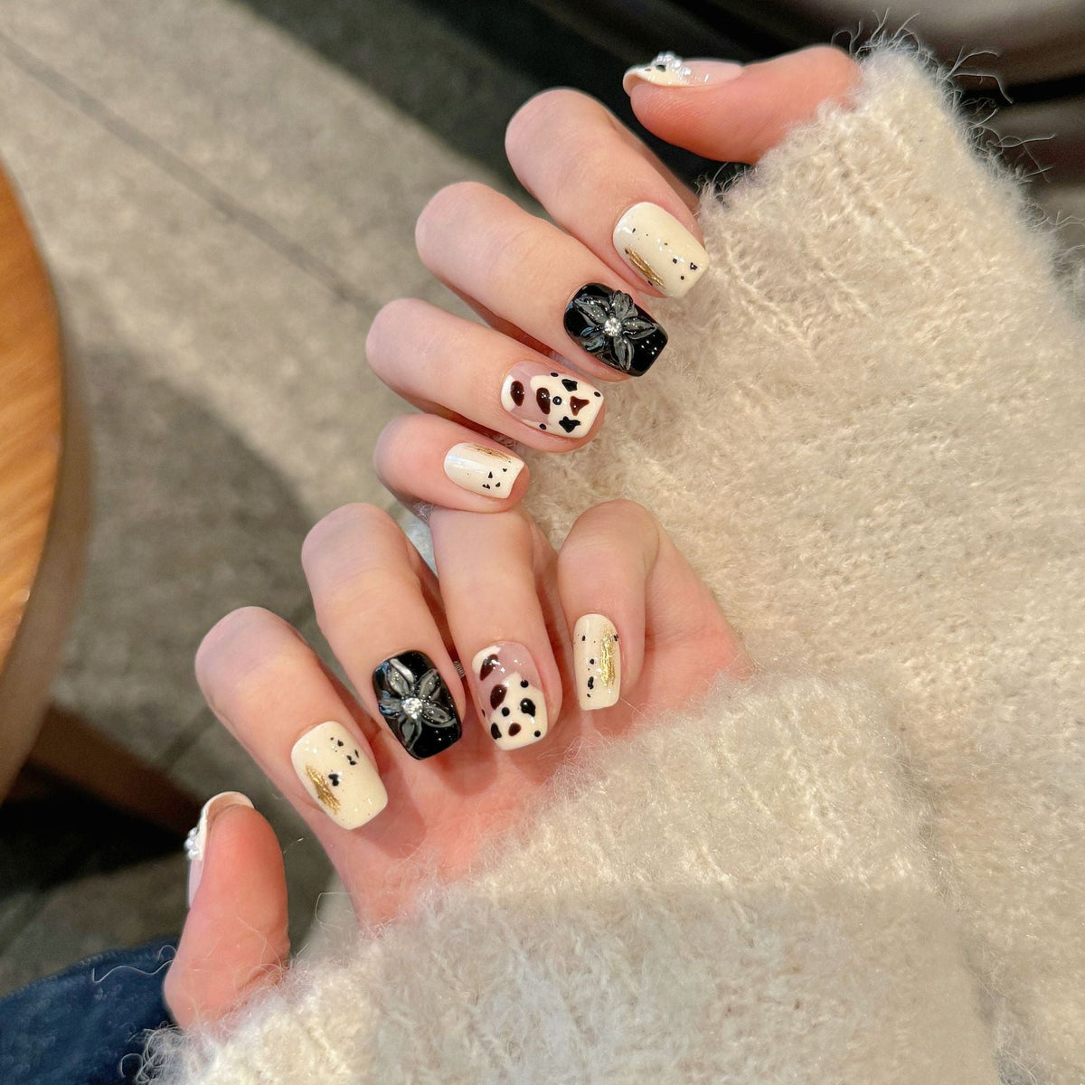 365nails: "Midnight Bloom" – 3D Floral & Leopard Print Handmade Short Square Nails – Image 2